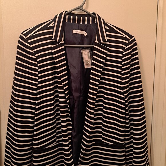 Black and white striped blazer - Picture 1 of 2